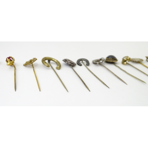 703 - Assorted Victorian and later stick pins to include yellow and white metal examples, etc. (19)