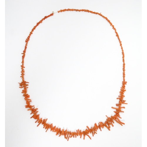 717 - A vintage coral necklace with branch formed beads. Approx. 36