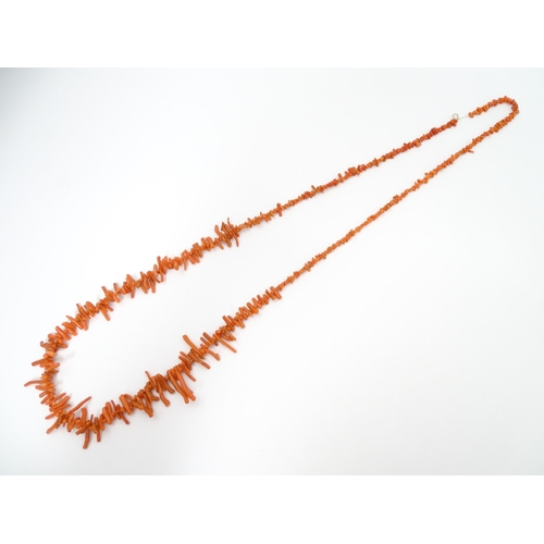 717 - A vintage coral necklace with branch formed beads. Approx. 36