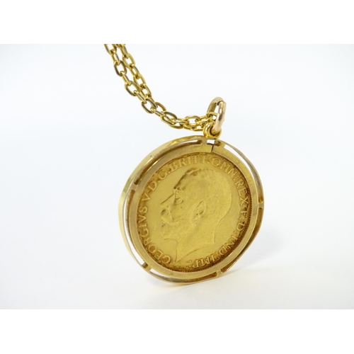 720 - Coin: A 1914 George V gold sovereign in yellow metal captive pendant mount, with 22