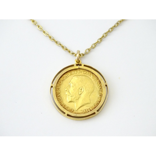 720 - Coin: A 1914 George V gold sovereign in yellow metal captive pendant mount, with 22