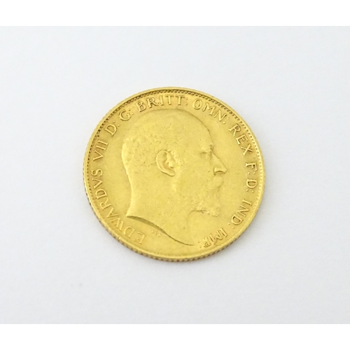 722 - Coin: A 1909 Edward VII gold half sovereign.