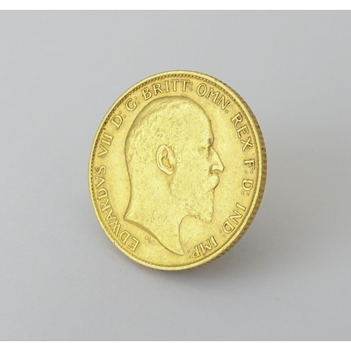 722 - Coin: A 1909 Edward VII gold half sovereign.