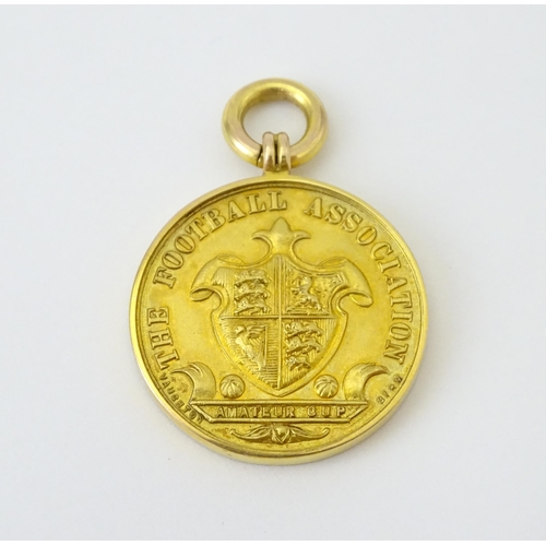 726 - Football Interest : A cased 9ct gold medal / fob for The Football Association Amateur Cup Runner's U... 