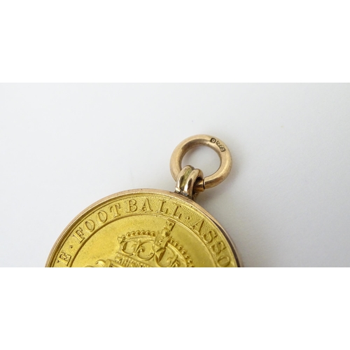 727 - Football Interest : A cased 9ct gold medal / fob for The Football Association Amateur Cup Winners, h... 