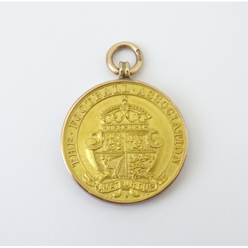 727 - Football Interest : A cased 9ct gold medal / fob for The Football Association Amateur Cup Winners, h... 