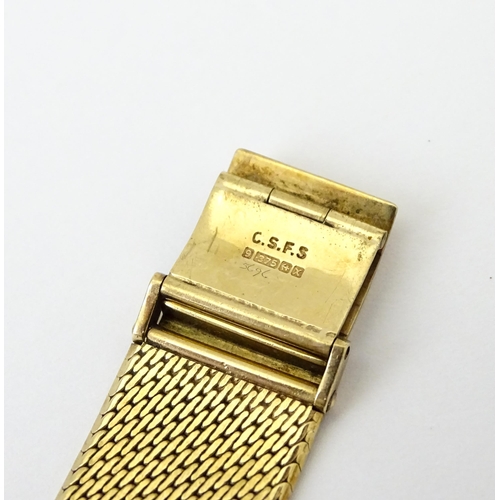 746 - A 9ct gold cased 1950s Omega gentlemans manual wind wristwatch with subsidiary seconds dial, the cas... 