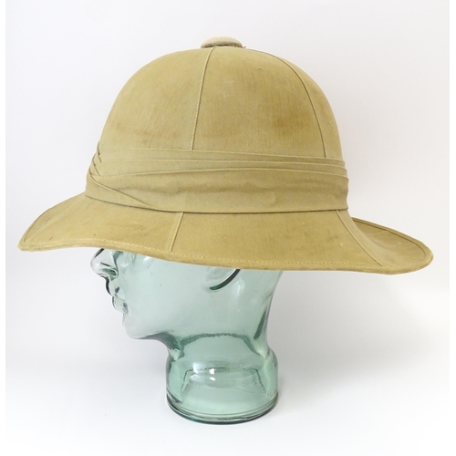 800 - Militaria : an early 20thC pith helmet by Linney, London, with khaki drill cotton exterior, the inte... 