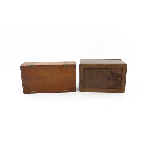 1283 - A 19thC mahogany tea caddy with inlaid decoration, opening to reveal three sections within. Together... 