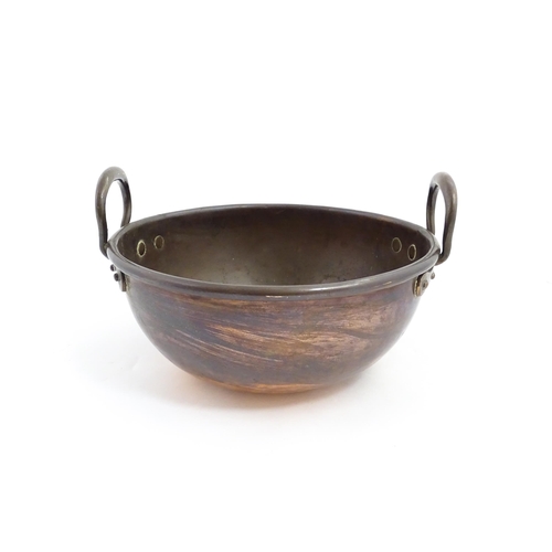 1310 - A 19thC copper confectioners bowl with twin handles. Approx. 13