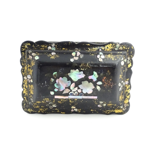 1328 - A Victorian lacquered papier mache tea caddy with abalone inlay and gilt scrolling detail. Opening t... 