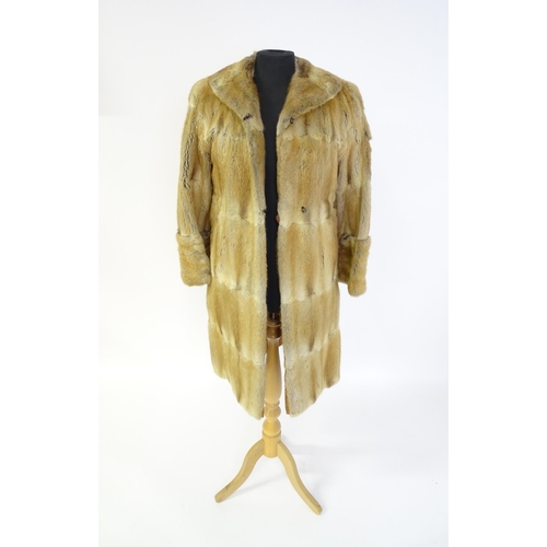 1384 - Vintage fashion / clothing: A vintage, thigh length fur coat. Bust approx. 38