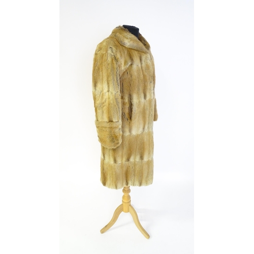 1384 - Vintage fashion / clothing: A vintage, thigh length fur coat. Bust approx. 38