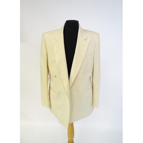 1392 - Vintage fashion / clothing: A white double breasted dinner jacket by Austin Reed. Chest approx. 38