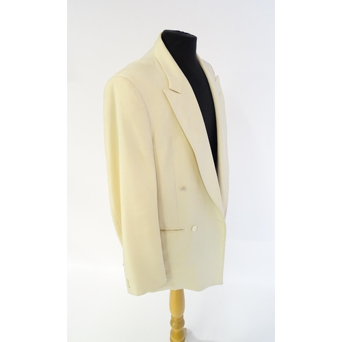 1392 - Vintage fashion / clothing: A white double breasted dinner jacket by Austin Reed. Chest approx. 38