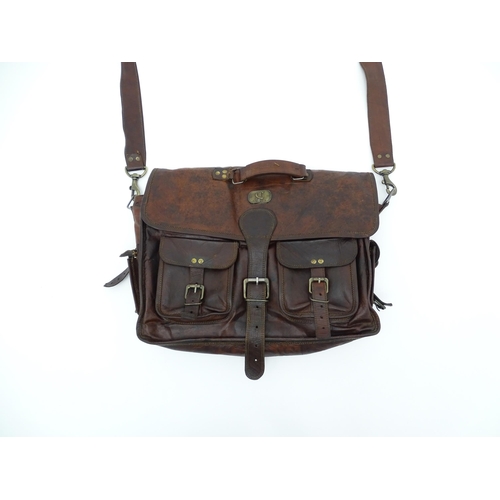 1399 - Vintage fashion / clothing: A vintage brown leather messenger bag by Cuero, with multiple compartmen... 