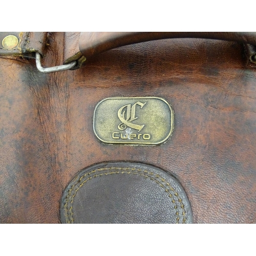 1399 - Vintage fashion / clothing: A vintage brown leather messenger bag by Cuero, with multiple compartmen... 