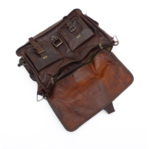 1399 - Vintage fashion / clothing: A vintage brown leather messenger bag by Cuero, with multiple compartmen... 