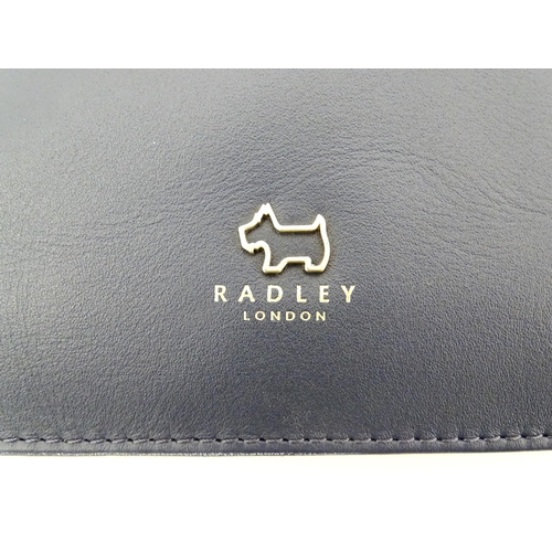 1402 - Vintage fashion / clothing: A Radley navy leather Pocket crossbody bag. Approx. 8 1/2