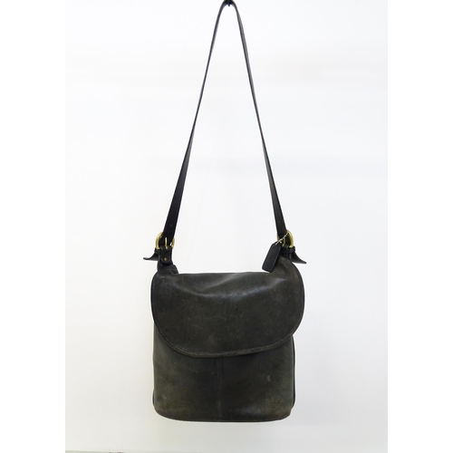 1404 - Vintage fashion / clothing: A vintage Coach Whitney crossbody bag in black leather. Code 0633-207. A... 