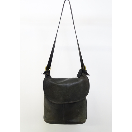 1404 - Vintage fashion / clothing: A vintage Coach Whitney crossbody bag in black leather. Code 0633-207. A... 