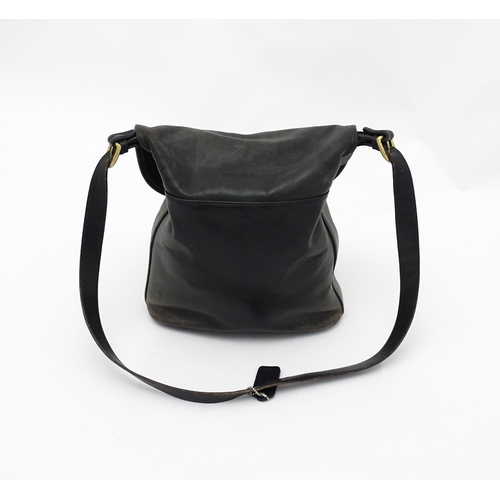 1404 - Vintage fashion / clothing: A vintage Coach Whitney crossbody bag in black leather. Code 0633-207. A... 