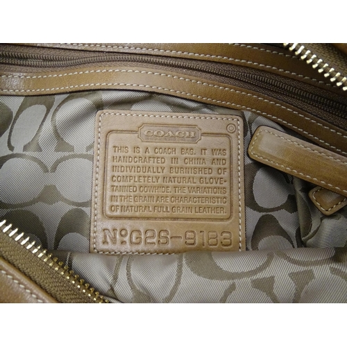 1405 - Vintage fashion / clothing: A Coach tan leather vintage legacy shoulder bag with monogram lining. Co... 