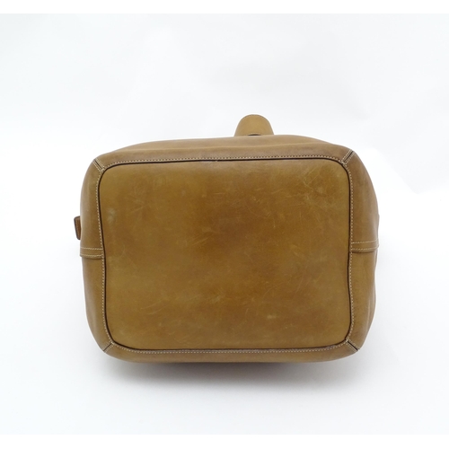 1405 - Vintage fashion / clothing: A Coach tan leather vintage legacy shoulder bag with monogram lining. Co... 