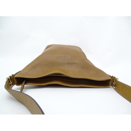 1405 - Vintage fashion / clothing: A Coach tan leather vintage legacy shoulder bag with monogram lining. Co... 