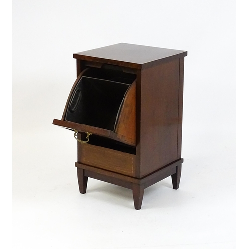 1666 - An Edwardian mahogany perdonium with a satinwood crossbanded top and front panel raised on four tape... 