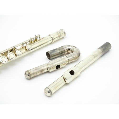 1365 - Musical Instrument : a Yamaha model 211SII flute , serial number 528126, with additional youth headj... 