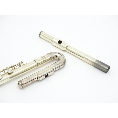 1365 - Musical Instrument : a Yamaha model 211SII flute , serial number 528126, with additional youth headj... 