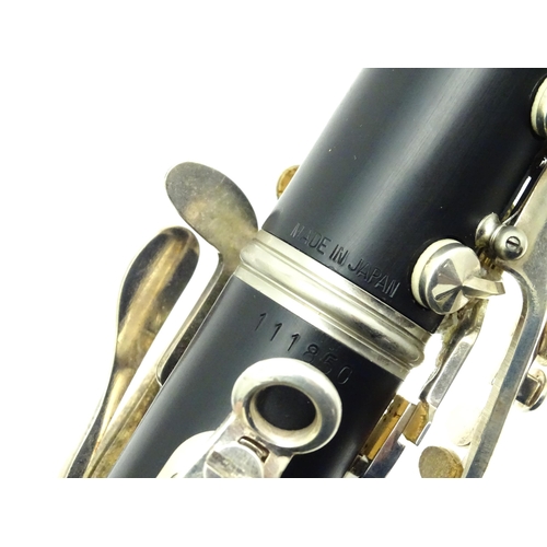 1366 - Musical Instrument : a Yamaha model 250 clarinet , serial number 111850, in a fitted case with acces... 