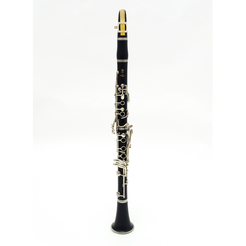 1366 - Musical Instrument : a Yamaha model 250 clarinet , serial number 111850, in a fitted case with acces... 