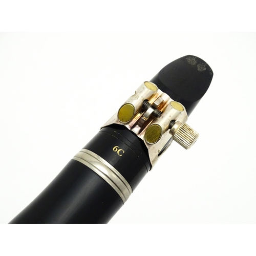 1366 - Musical Instrument : a Yamaha model 250 clarinet , serial number 111850, in a fitted case with acces... 