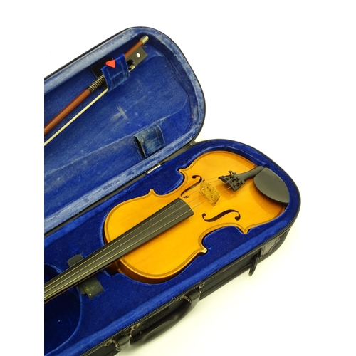 1378 - Musical Instrument: a late 20thC student 3/4 scale violin, bearing interior label 'The Buckingham Vi... 