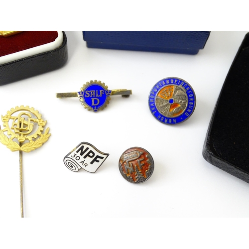 768 - Trade Union Interest: a quantity of assorted badges, pins, etc. to include 9ct gold, Swedish silver ... 