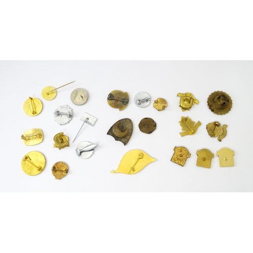 770 - Trade Union Interest: a quantity of assorted badges, pins, etc. to include National Union of Gold Si... 