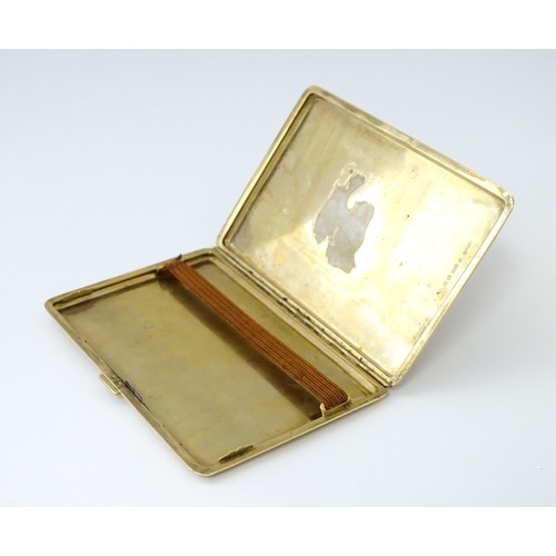 723 - An Art Deco 9ct gold cigarette case with engine turned decoration, hallmarked Birmingham 1938, maker... 