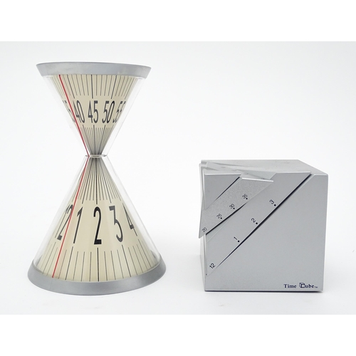 1498 - A late 20thC hourglass clock. Together with a time cube. Largest approx. 7