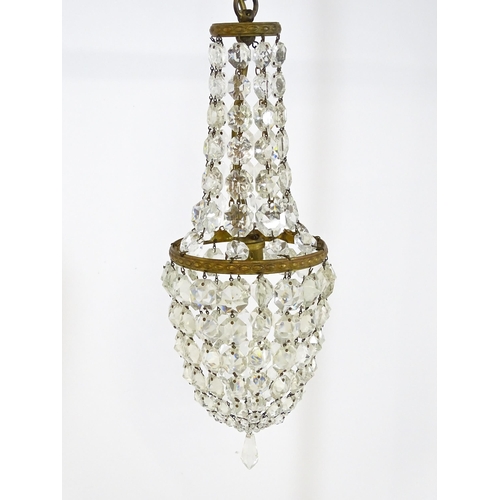 1523 - A 20thC bag light shade with lustre drops. Approx. 17