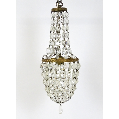 1523 - A 20thC bag light shade with lustre drops. Approx. 17