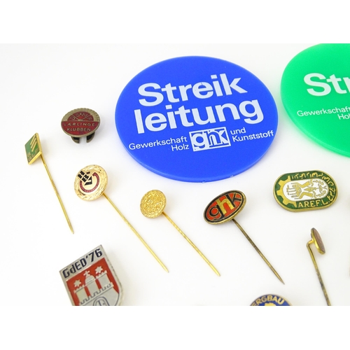 775 - Trade Union Interest: a quantity of assorted badges, pins, etc. to include Gewerkschaft Holz und Kun... 