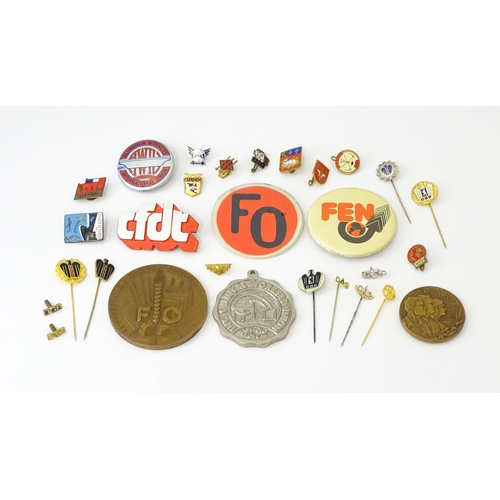 777 - Trade Union Interest: a quantity of assorted badges, pins, etc. to include Aluminium Workers Interna... 