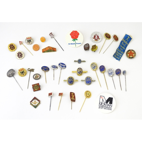 778 - Trade Union Interest: a quantity of assorted badges, pins, etc. to include TUC Guyana, Aufbau Centru... 