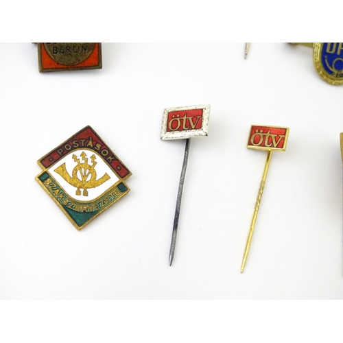 778 - Trade Union Interest: a quantity of assorted badges, pins, etc. to include TUC Guyana, Aufbau Centru... 