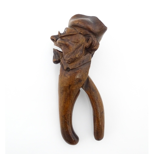 1150 - Treen : A 19thC novelty treen nutcracker modelled as a man wearing a tricorn hat and spectacles. App... 