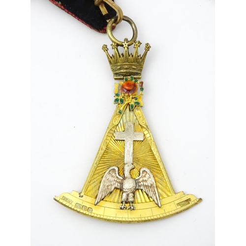 1265 - Masonic / Freemasonry Interest: A quantity of early to mid 20thC Freemasonry / Masonic regalia, comp... 