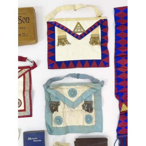 1265 - Masonic / Freemasonry Interest: A quantity of early to mid 20thC Freemasonry / Masonic regalia, comp... 