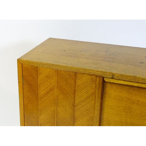 1751 - A mid-century Everest oak sideboard, no. 1003C for Maples. Maples label to drawer. Approx. 35